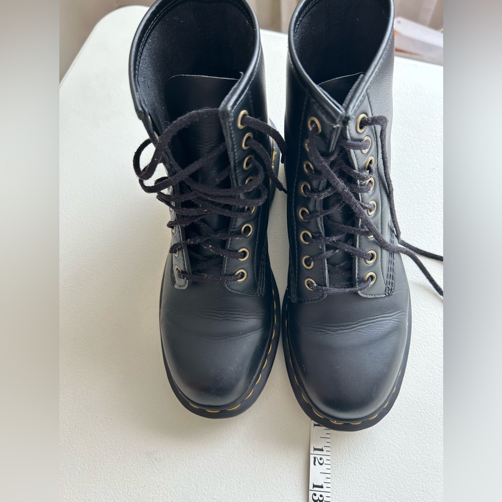 10i doc martens women's 9 black vegan